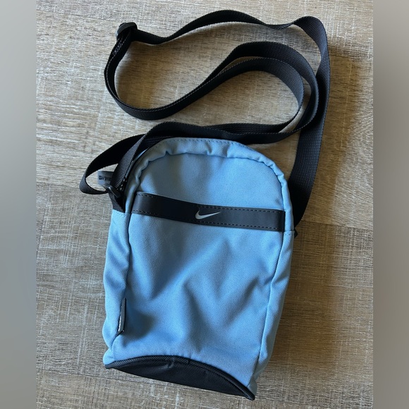 Nike Vintage Sling Bag  Crossbody 90’s 00's Swoosh Gorpcore Y2K Travel Crossbody - Picture 1 of 12